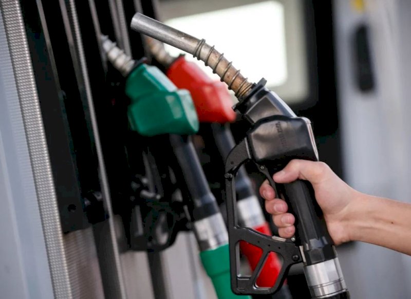 Экономист предупредил о росте цен на бензин
