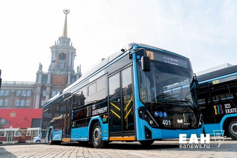 Троллейбусы встали из-за обрыва сетей в центре Екатеринбурга