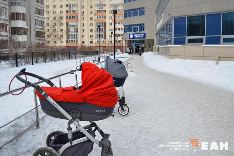 Получение материнского капитала упростят в Свердловской области