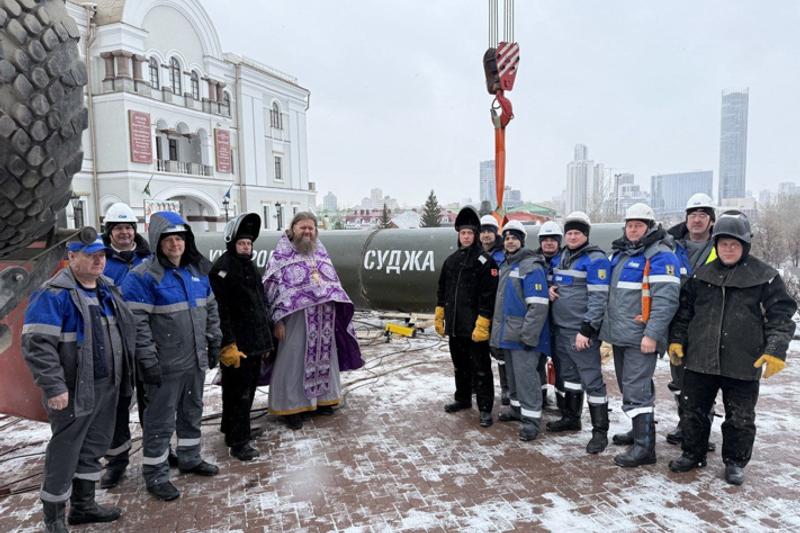 В Екатеринбурге установили памятник операции «Труба»