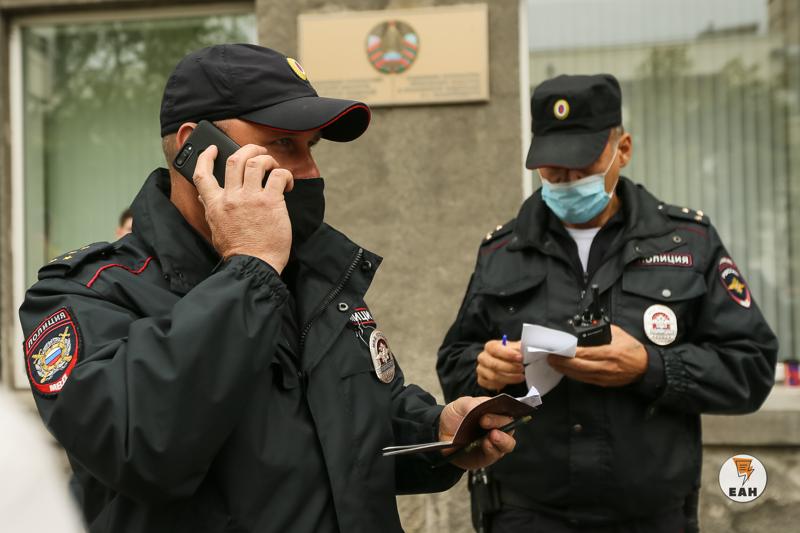 В свердловском городе напали на чиновника за отказ принимать нечищенную дорогу