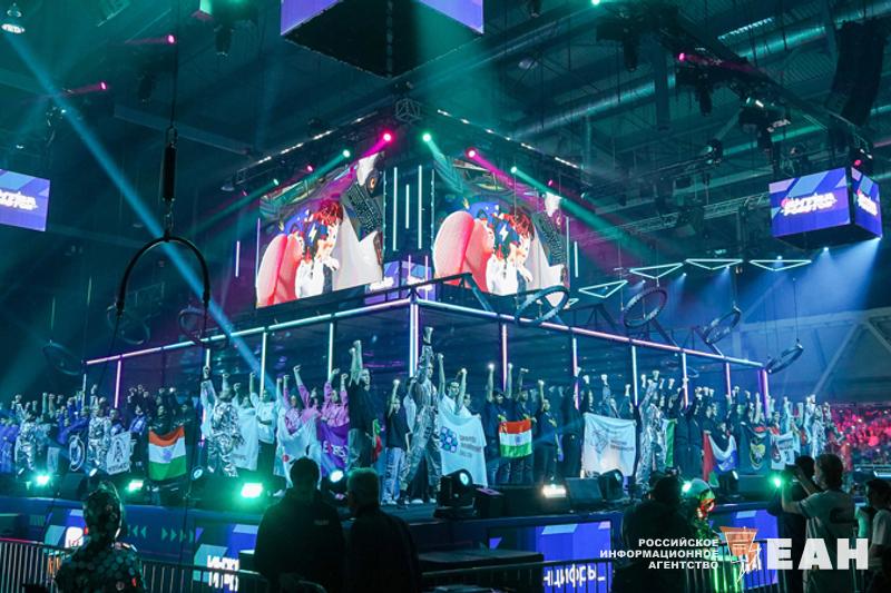 В Екатеринбурге сразились роботы со всей России, из Индии, Китая и Белоруссии. ФОТО