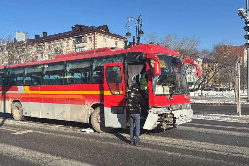 В Тюмени автобус с детьми попал в ДТП