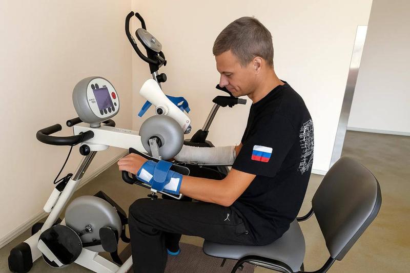 Свердловские врачи спасли коллегу от ампутации после серьезного ДТП