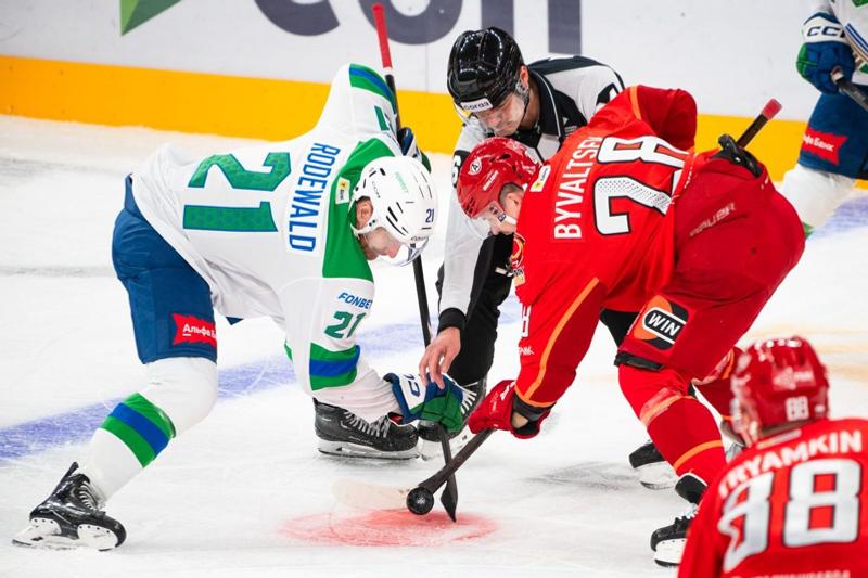 Ayollar teshiklarini korsatadilar Yosh Liza jinsiy aloqani yaxshi koradi