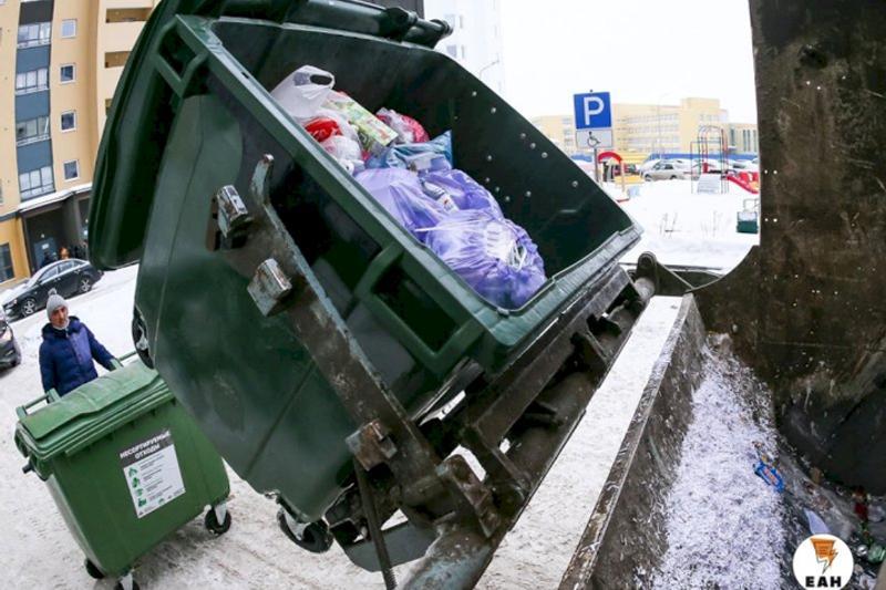 В новогодние праздники в Челябинске будут чаще вывозить мусор