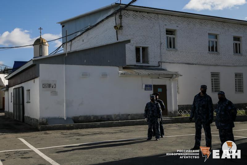 Полковника свердловского ГУФСИН и главу ОНК подозревают во взятке