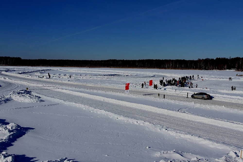 День балтым. Балтым зимой. Ледовый автодром на озере Балтым. Посёлок Ромашка озеро Балтым. Озеро Балтым рыбалка.