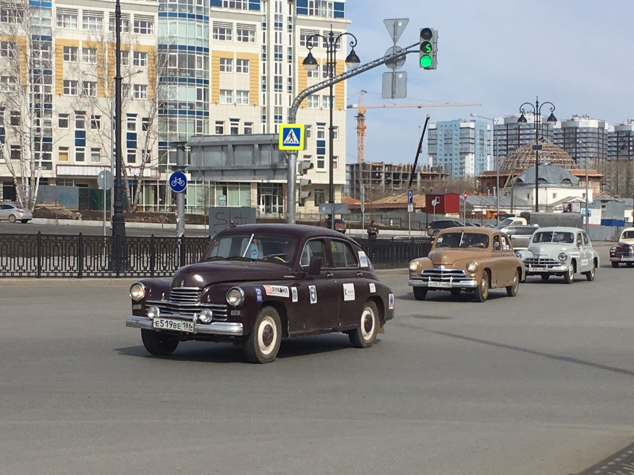 По Екатеринбургу проехала экспедиция ретро-автомобилей «Победа — одна на  всех»