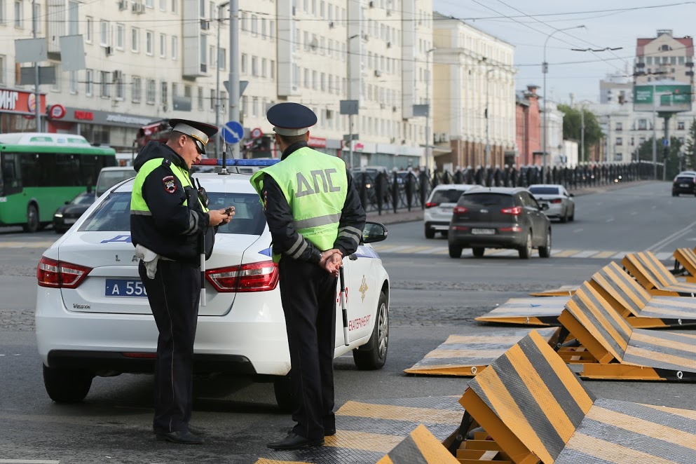 Гаев снят. Путин ДПС. Автомобили администрации Екатеринбурга. Путин гаишник. Блогер про ГИБДД В Екатеринбурге.