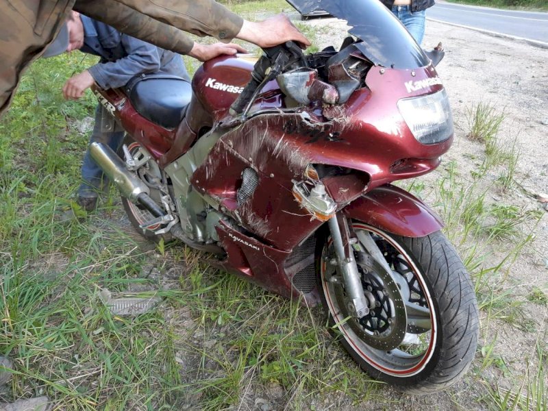 Вырос на урале. Аукцион битых мотоциклов в России. Урай авария мотоциклистов. Мотоциклист с МОТОБАТОМ.