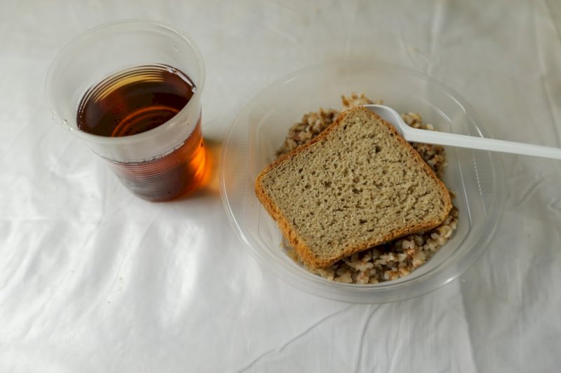 Миасских школьников накормили заплесневелым хлебом