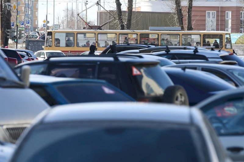 Парковки екатеринбург. Парковка АВТОВАЗА. Стоянка АВТОВАЗ. Стоянка АВТОВАЗ 2000 год. Убитый АВТОВАЗ стоянка.