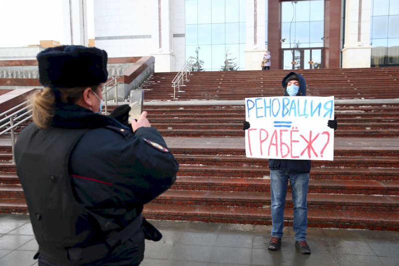 Акция первые получат. Акция против художников формалистов.