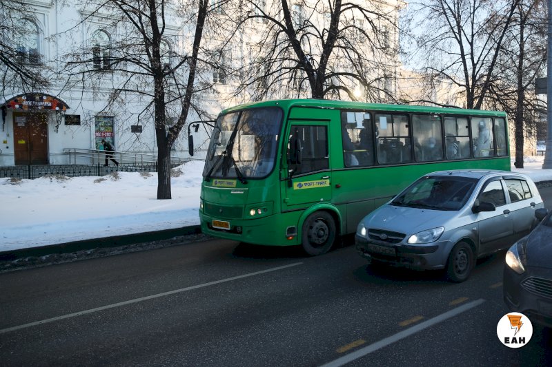 Тагил транспорт. Автобус Екатеринбург. Автобус маршрутка. Маршрутки Екатеринбург. 014 Автобус Екатеринбург.