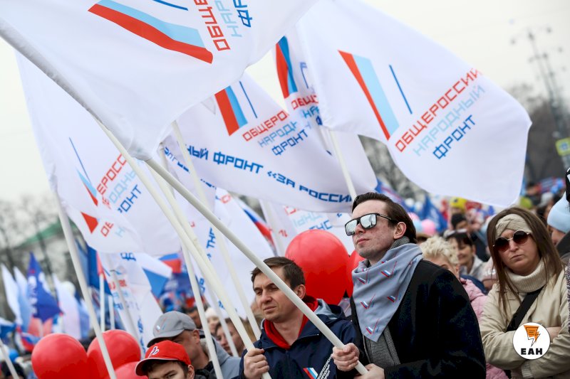 Видео демонстрация. Мир труд май демонстрация. Первомайская демонстрация в СССР. Демонстрация 1 мая Екатеринбург. Первомайская демонстрация 1980.