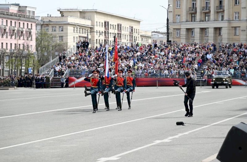 Парад в златоусте 9 мая 2024. Рота почетного караула Екатеринбург парад Победы. Парад Победы Челябинск. Парад Победы в Копейске. Парад Победы Великие Луки.