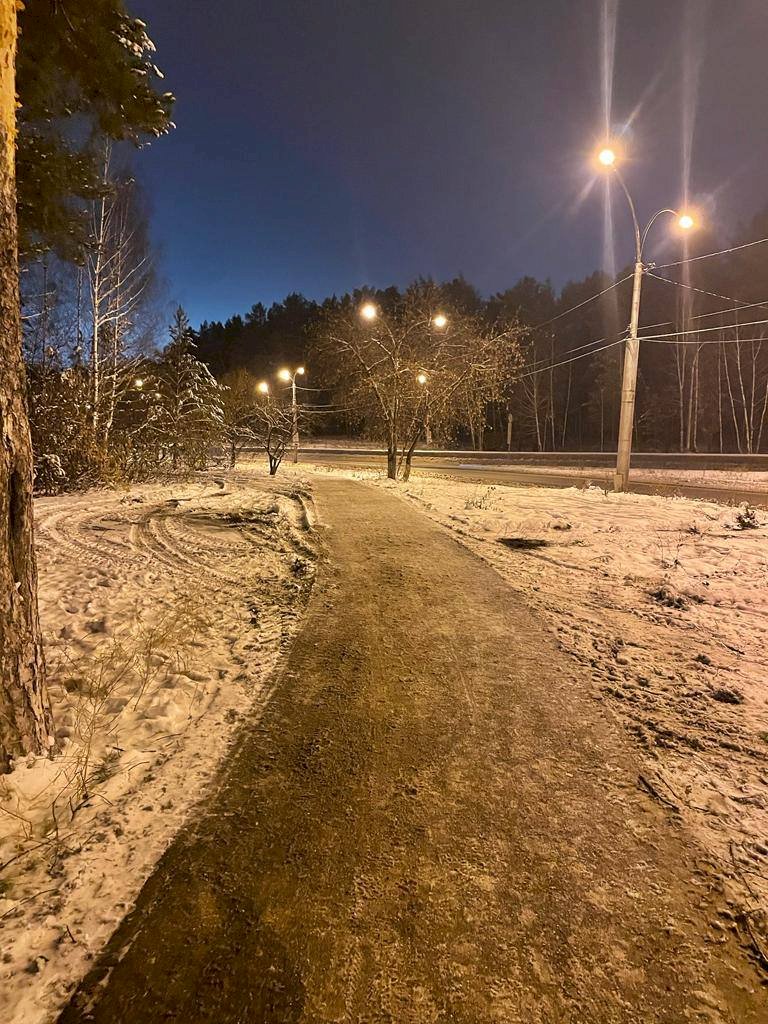 На улице Каменска-Уральского, где летом загадочно погибла девушка, провели  освещение. ФОТО | 03.11.2023 | Екатеринбург - БезФормата